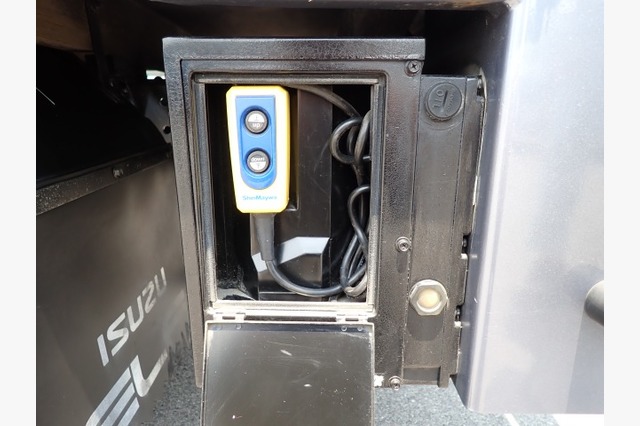 いすゞ　エルフ　ダブルキャブ（２ｔ積・パワーゲート付）　平成２６年式の画像32
