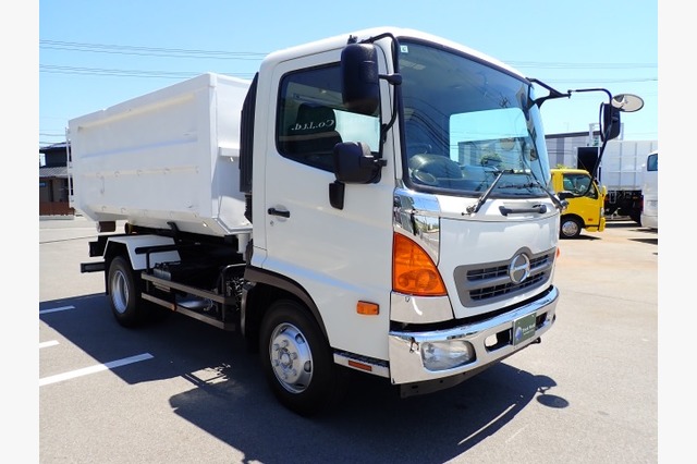 日野　レンジャー　脱着装置付コンテナ専用車（３.９５ｔ積・８.２㎥）　平成２４年式の画像03