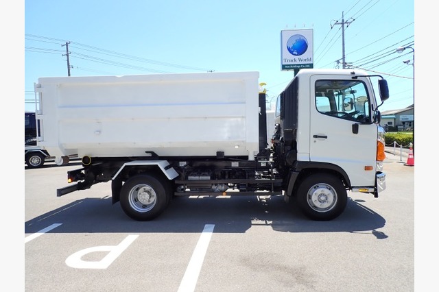 日野　レンジャー　脱着装置付コンテナ専用車（３.９５ｔ積・８.２㎥）　平成２４年式の画像04