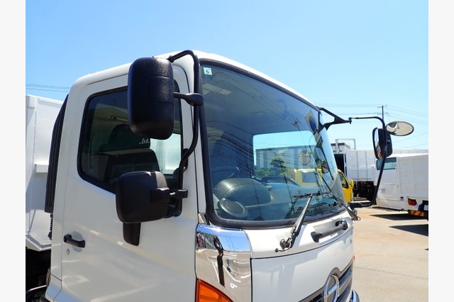 日野　レンジャー　脱着装置付コンテナ専用車（３.９５ｔ積・８.２㎥）　平成２４年式の画像12