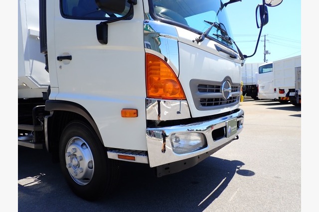 日野　レンジャー　脱着装置付コンテナ専用車（３.９５ｔ積・８.２㎥）　平成２４年式の画像15