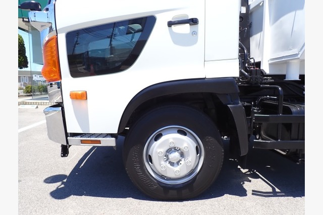 日野　レンジャー　脱着装置付コンテナ専用車（３.９５ｔ積・８.２㎥）　平成２４年式の画像19