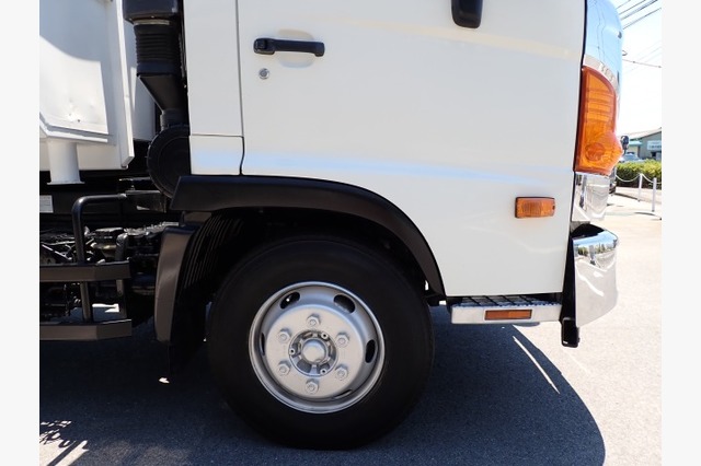 日野　レンジャー　脱着装置付コンテナ専用車（３.９５ｔ積・８.２㎥）　平成２４年式の画像30