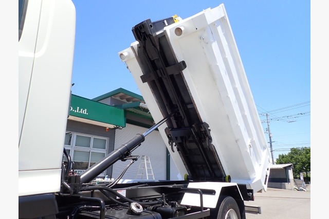 日野　レンジャー　脱着装置付コンテナ専用車（３.９５ｔ積・８.２㎥）　平成２４年式の画像32