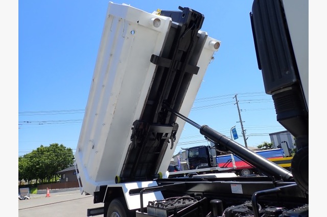 日野　レンジャー　脱着装置付コンテナ専用車（３.９５ｔ積・８.２㎥）　平成２４年式の画像33