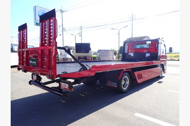 三菱　キャンター・キャリアカー（積載車・２ｔ積）　カスタム　令和３年式の画像05