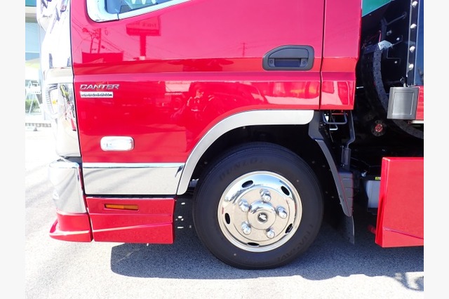 三菱　キャンター・キャリアカー（積載車・２ｔ積）　カスタム　令和３年式の画像15