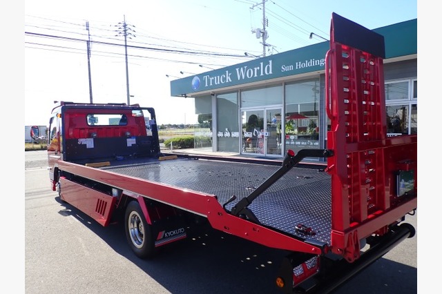 三菱　キャンター・キャリアカー（積載車・２ｔ積）　カスタム　令和３年式の画像18