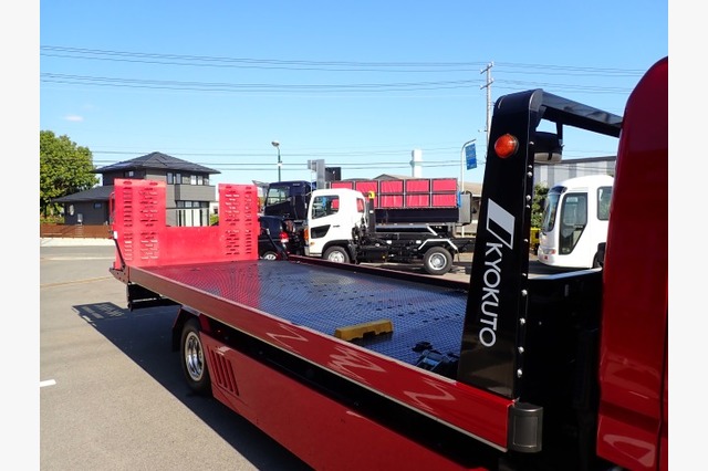 三菱　キャンター・キャリアカー（積載車・２ｔ積）　カスタム　令和３年式の画像24