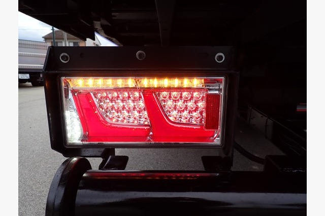 三菱　キャンター・キャリアカー（積載車・２ｔ積）　カスタム　令和３年式の画像34