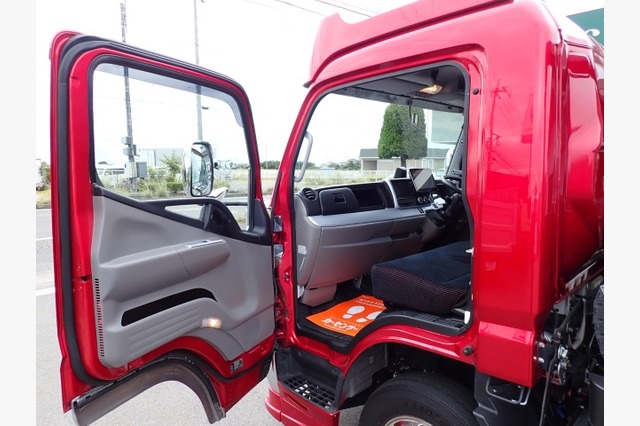 三菱　キャンター・キャリアカー（積載車・２ｔ積）　カスタム　令和３年式の画像65