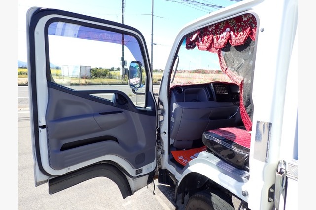 三菱ふそう　キャンター　平ボディ（１.５ｔ積）　平成２５年式の画像61